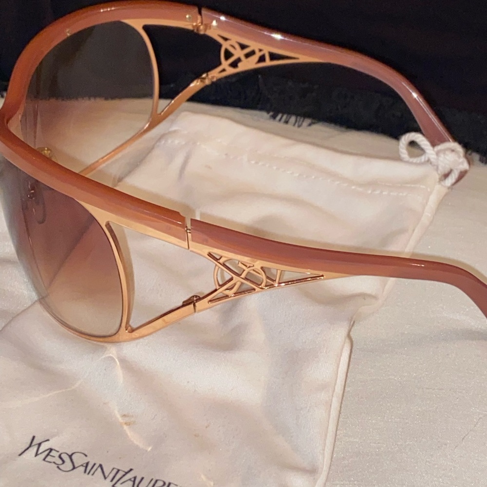 YSL sunglasses used but in mint condition  for  used glasses